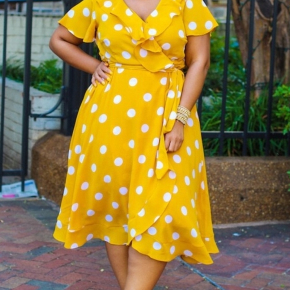 Yellow chiffon polka dot dress 👗 💛